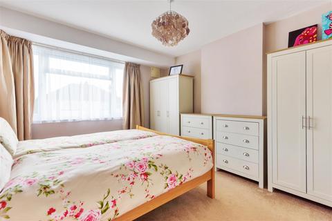 6 Fairfield Way, Epsom, KT19 0EF