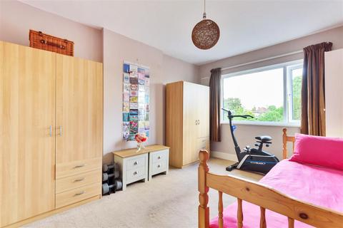 6 Fairfield Way, Epsom, KT19 0EF