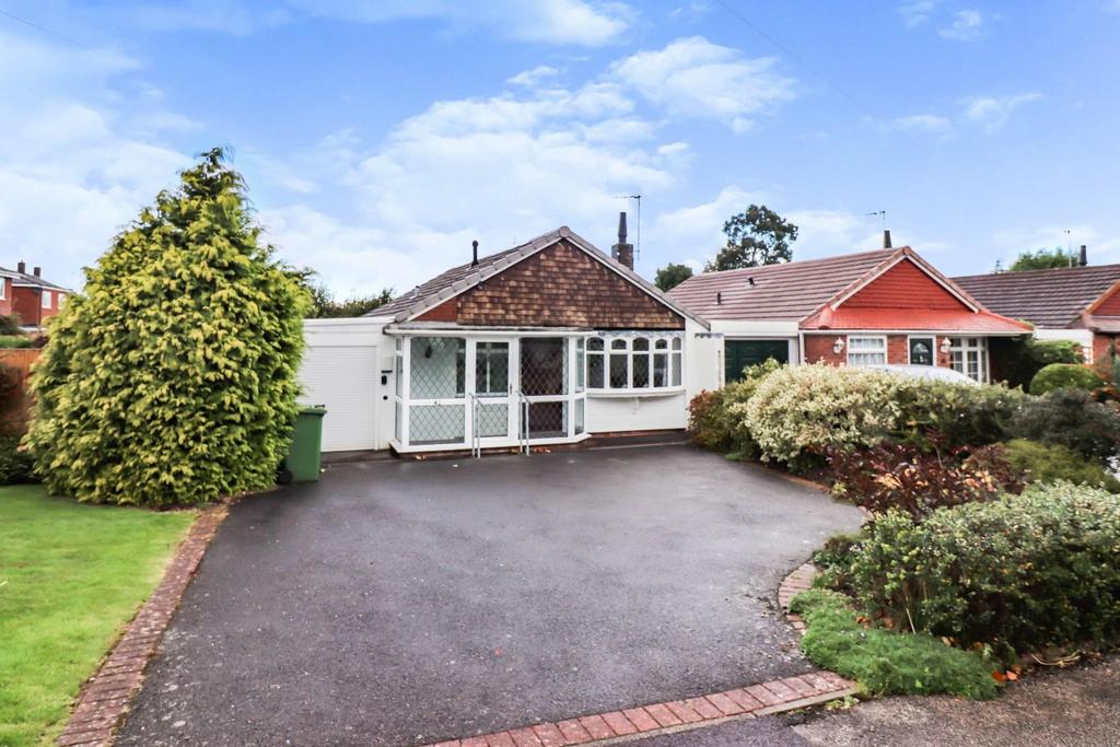 Golf Drive, Whitestone, Nuneaton 2 bed detached bungalow £280,000
