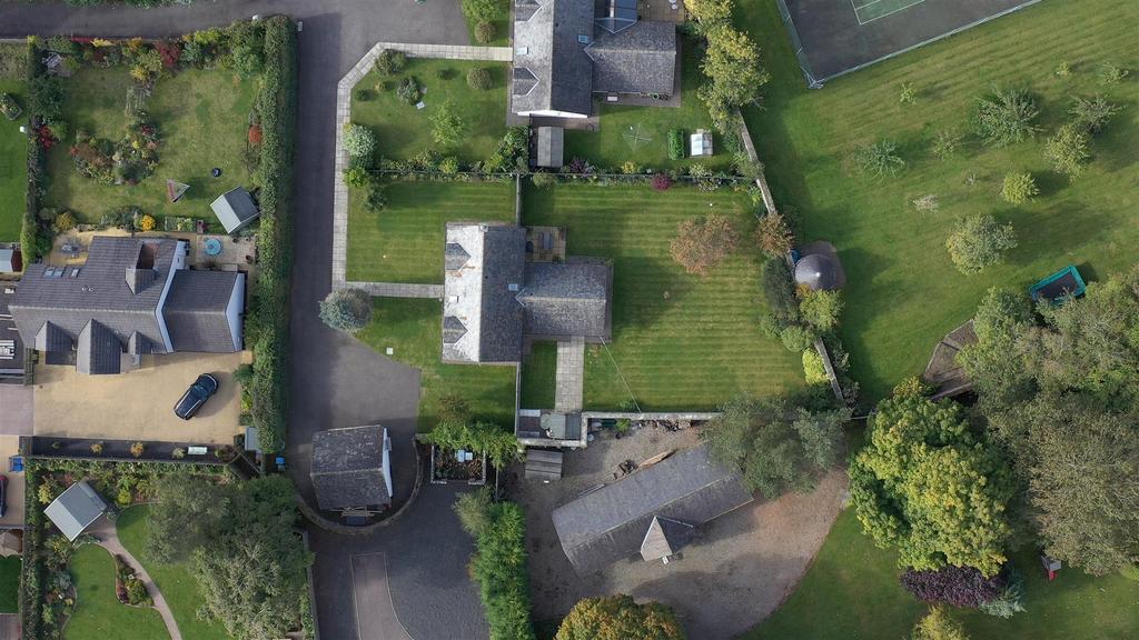 DJI 0300.00 01 49 21.Still005.jpg