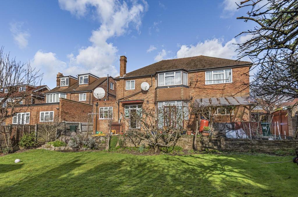 Northiam, Woodside Park 5 bed detached house £1,500,000