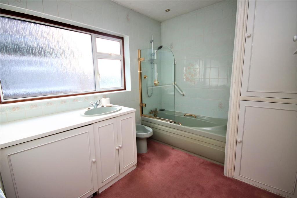 Large bathroom: