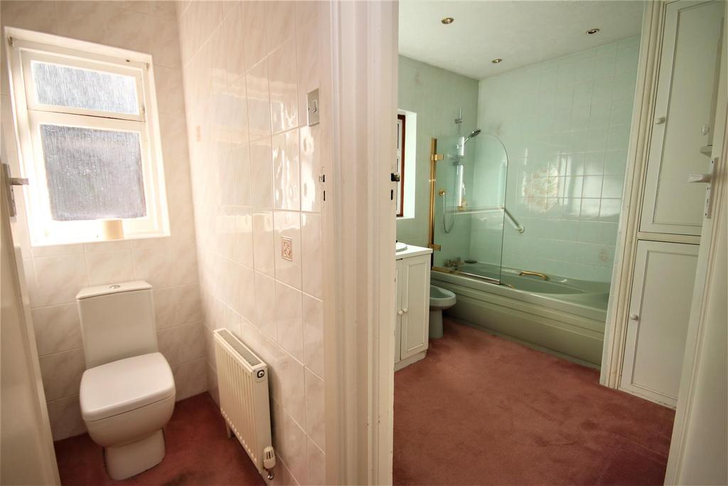 Bathroom/sep. wc.