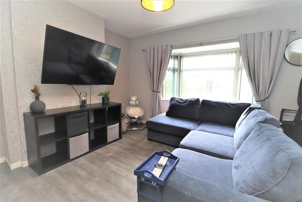 Topps Drive, Bedworth 3 bed detached house £850 pcm (£196 pw)