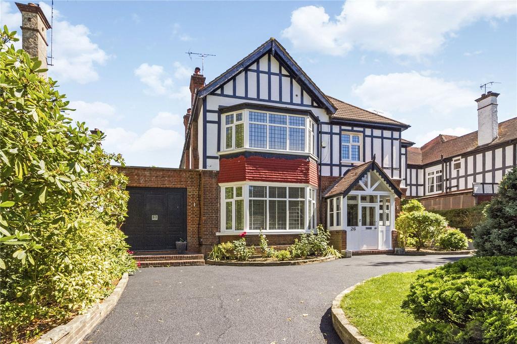 The Avenue, Hatch End, Pinner, Middlesex, HA5 6 bed detached house for