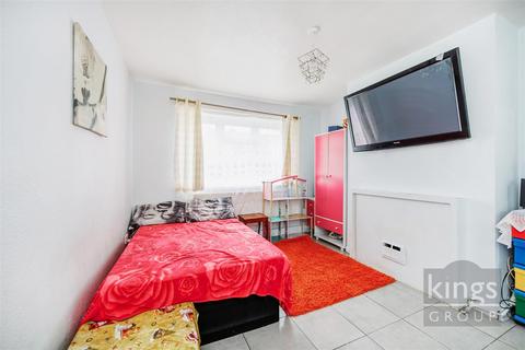 3 bedroom flat for sale, Devon Close, London