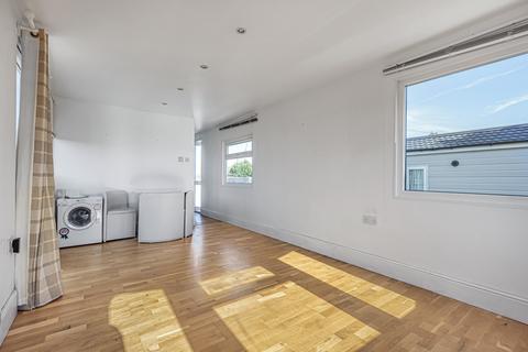 1 bedroom detached house for sale - Cheveley Park, Grantham, NG31