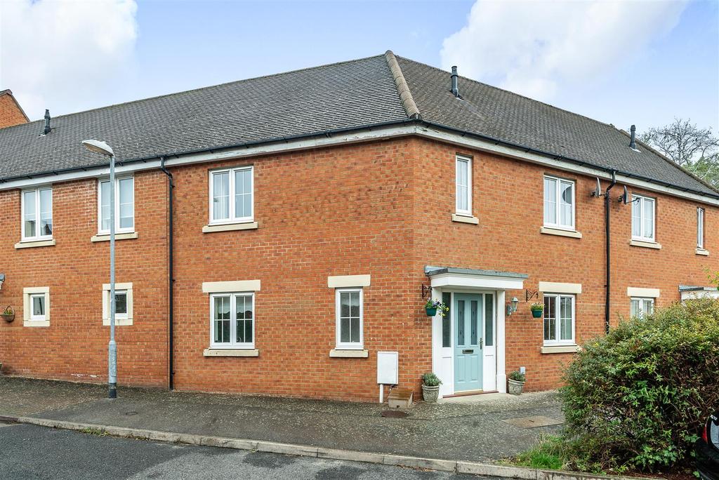 Wood End Close, Sharnbrook, Bedford 3 bed terraced house £325,000