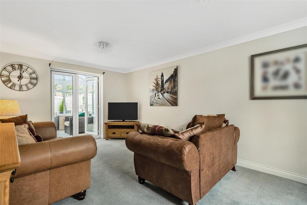 Wood End Close, Sharnbrook, Bedford 3 bed terraced house £325,000