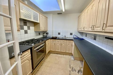 22 Darwin Close, Taunton, TA2 6TX