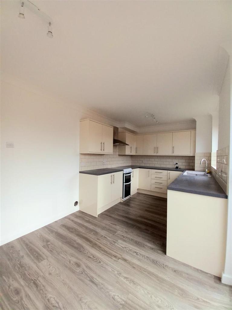 Cedar Close, Margate 3 bed terraced house £1,200 pcm (£277 pw)