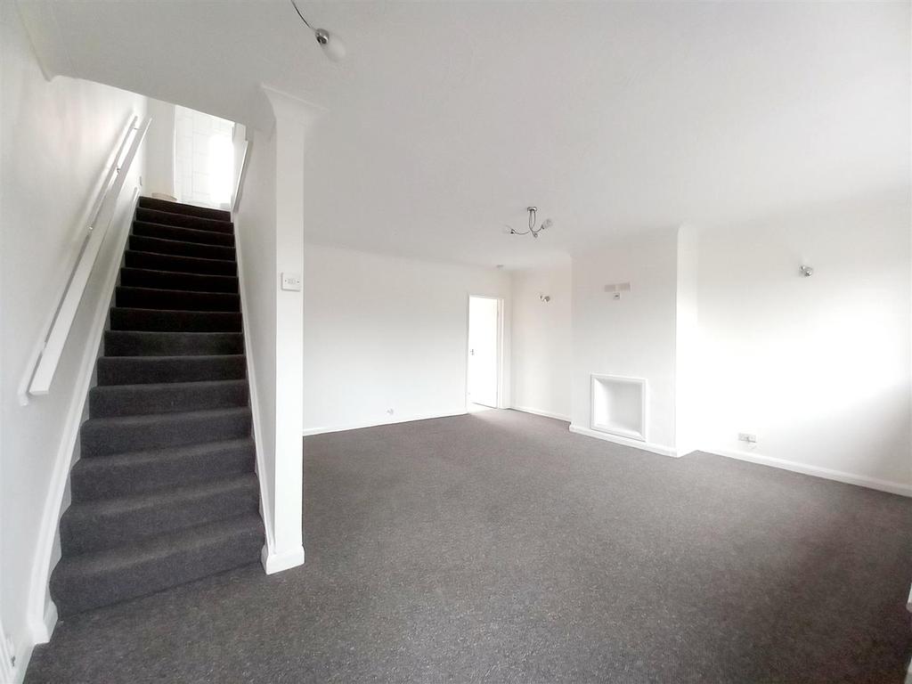 Cedar Close, Margate 3 bed terraced house £1,200 pcm (£277 pw)