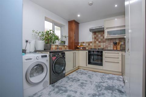 Flat 5, Aishah Lodge Aveley Road, Romford, RM1 4GF