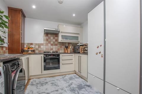 Flat 5, Aishah Lodge Aveley Road, Romford, RM1 4GF