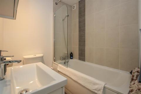 Flat 5, Aishah Lodge Aveley Road, Romford, RM1 4GF