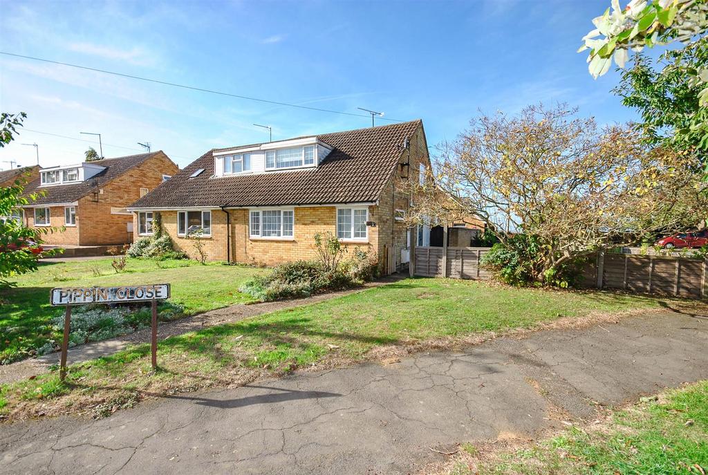 Pippin Close, Cogenhoe, Northampton 3 bed semidetached bungalow for