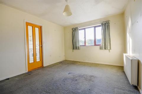 1 bedroom flat for sale - Woodhams Close, Battle