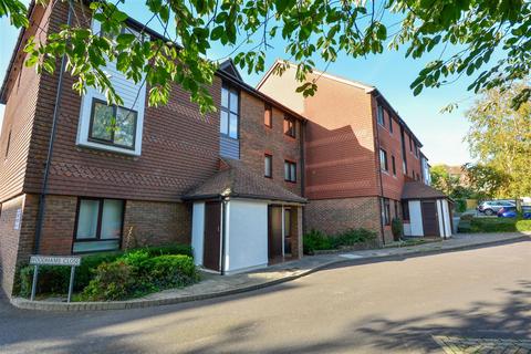 1 bedroom flat for sale, Woodhams Close, Battle