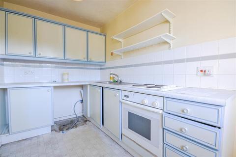 1 bedroom flat for sale, Woodhams Close, Battle