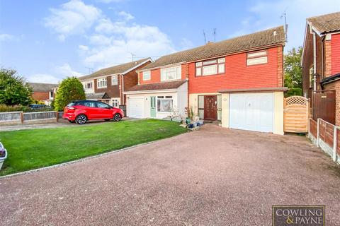 3 bedroom semi-detached house for sale - Kingley Close, Wickford