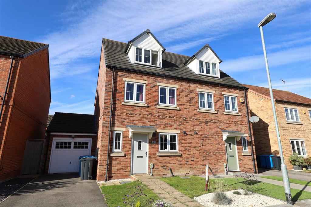 Windsor Park, Kingswood, Hull 3 bed semidetached house £210,000