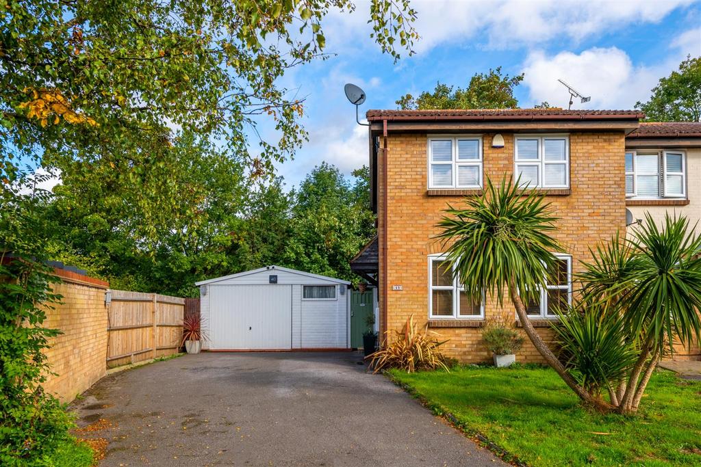 Kings Mead, South Nutfield, Redhill 3 bed end of terrace house £540,000
