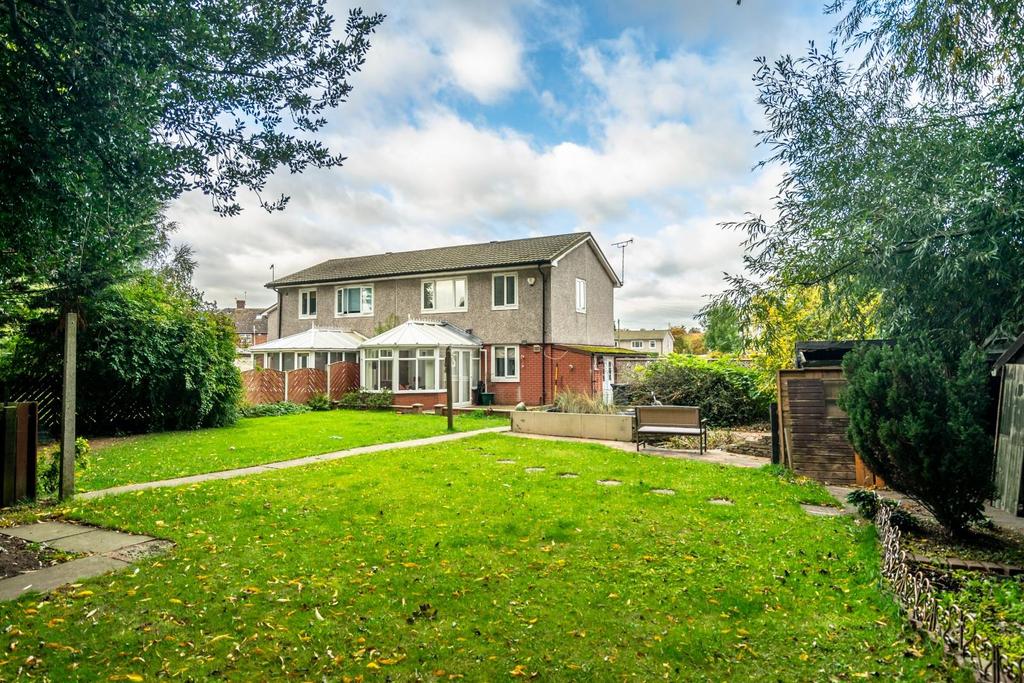 Smeaton Grove, York 3 bed semidetached house £220,000