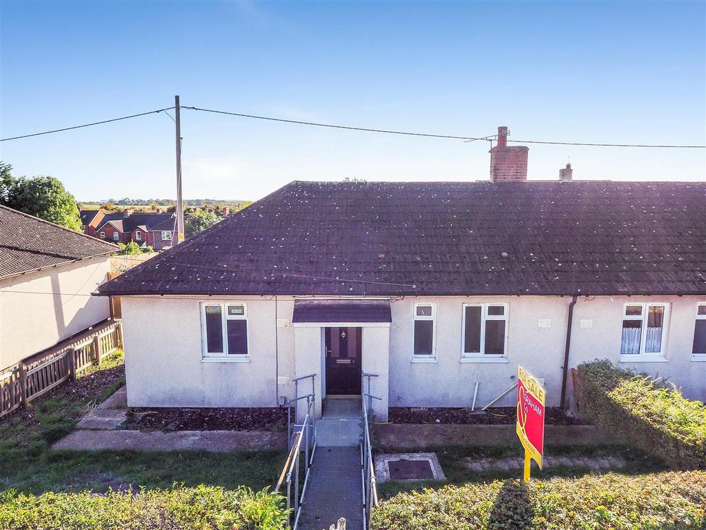 Coronation Road, Ludgershall, Andover 2 bed semidetached bungalow £125,000