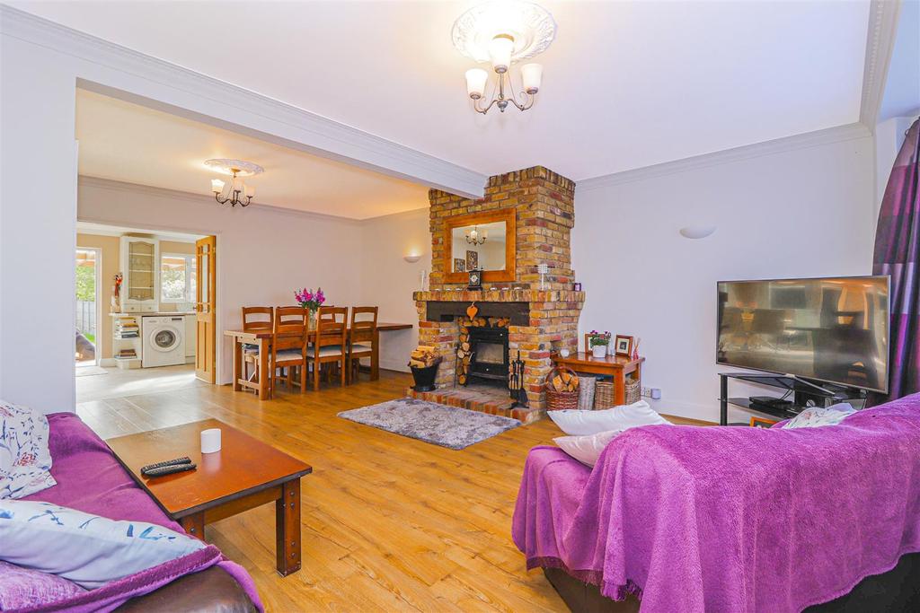 Stortford Road, Hoddesdon 3 bed semidetached house £525,000