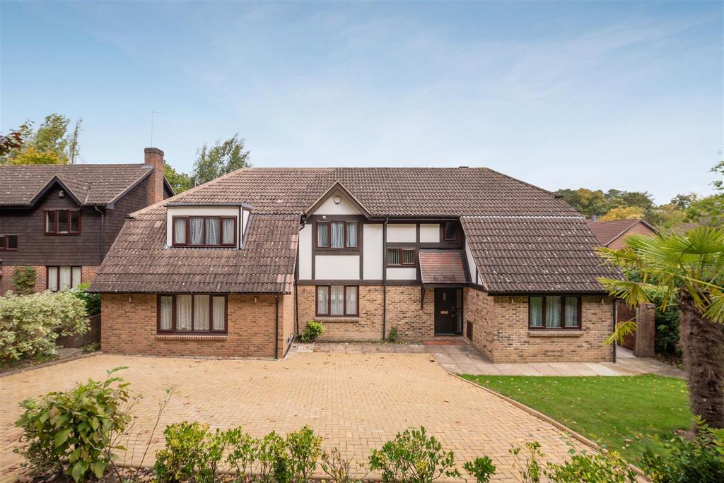 Cavendish Meads, Sunninghill 5 bed detached house £5,000 pcm (£1,154 pw)