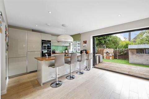 32 Toynbee Road, London, SW20 8SS