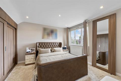 32 Toynbee Road, London, SW20 8SS