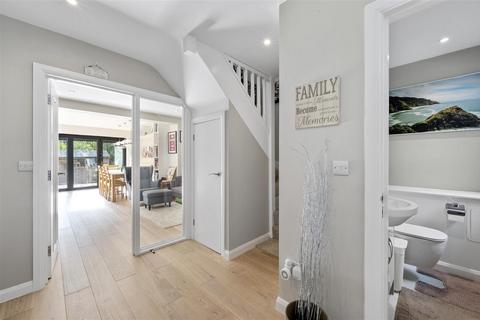 32 Toynbee Road, London, SW20 8SS