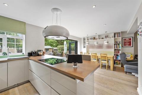 32 Toynbee Road, London, SW20 8SS