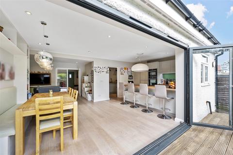32 Toynbee Road, London, SW20 8SS