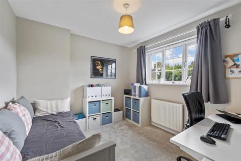 32 Toynbee Road, London, SW20 8SS
