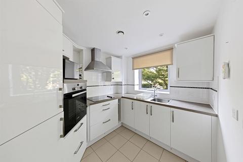 2 bedroom apartment for sale, Kings Place, Fleet Road, Fleet