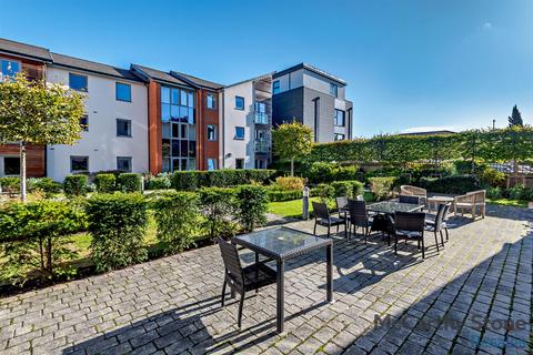 2 bedroom apartment for sale, Kings Place, Fleet Road, Fleet, Hampshire, GU51 3FS