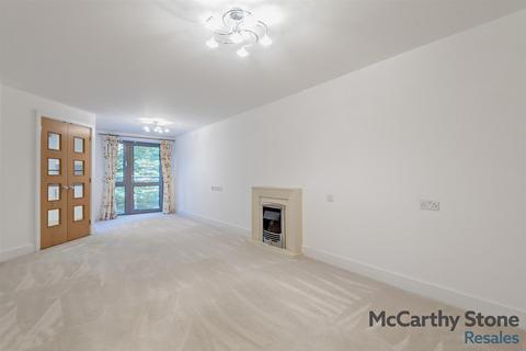 2 bedroom apartment for sale, Kings Place, Fleet Road, Fleet, Hampshire, GU51 3FS