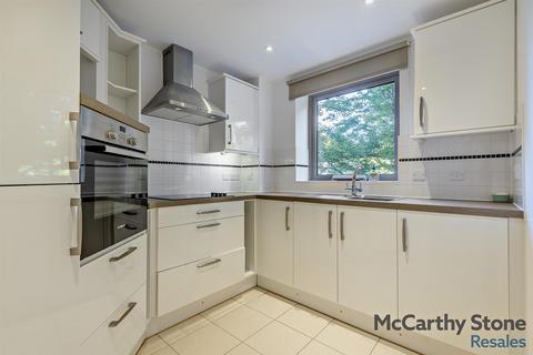 2 bedroom apartment for sale, Kings Place, Fleet Road, Fleet, Hampshire, GU51 3FS