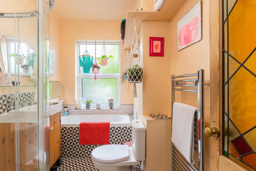 DAORYRESSE01 - Bathroom E.jpg