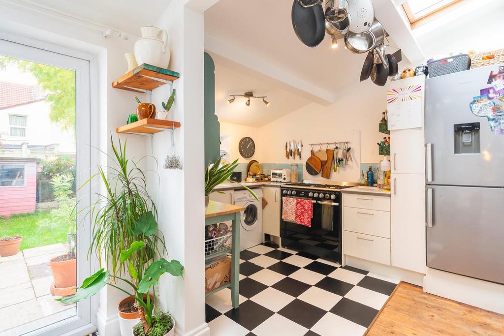 DAORYRESSE01 - Kitchen B.jpg