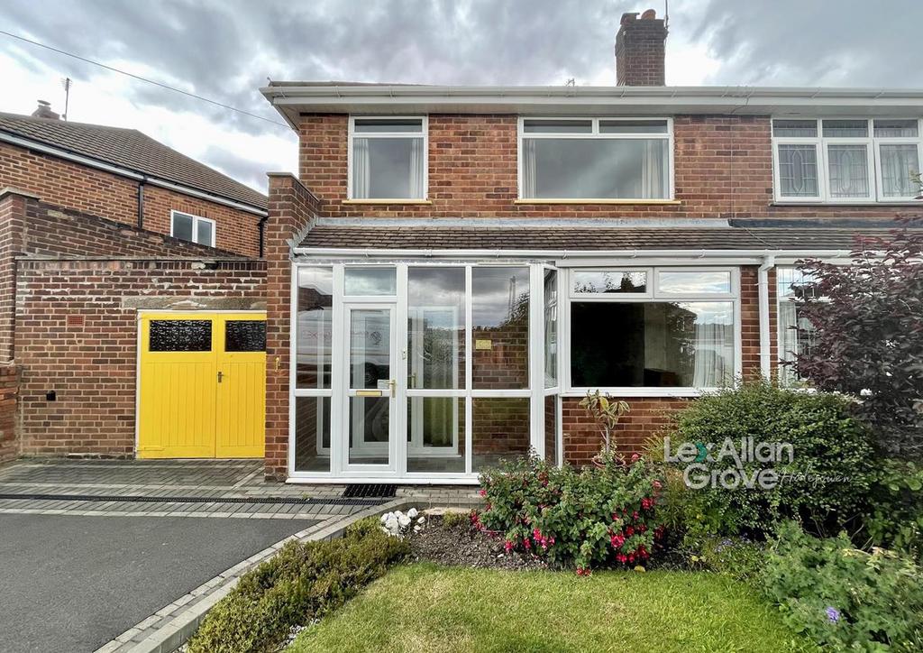 Carol Crescent, Halesowen 3 bed semidetached house £250,000