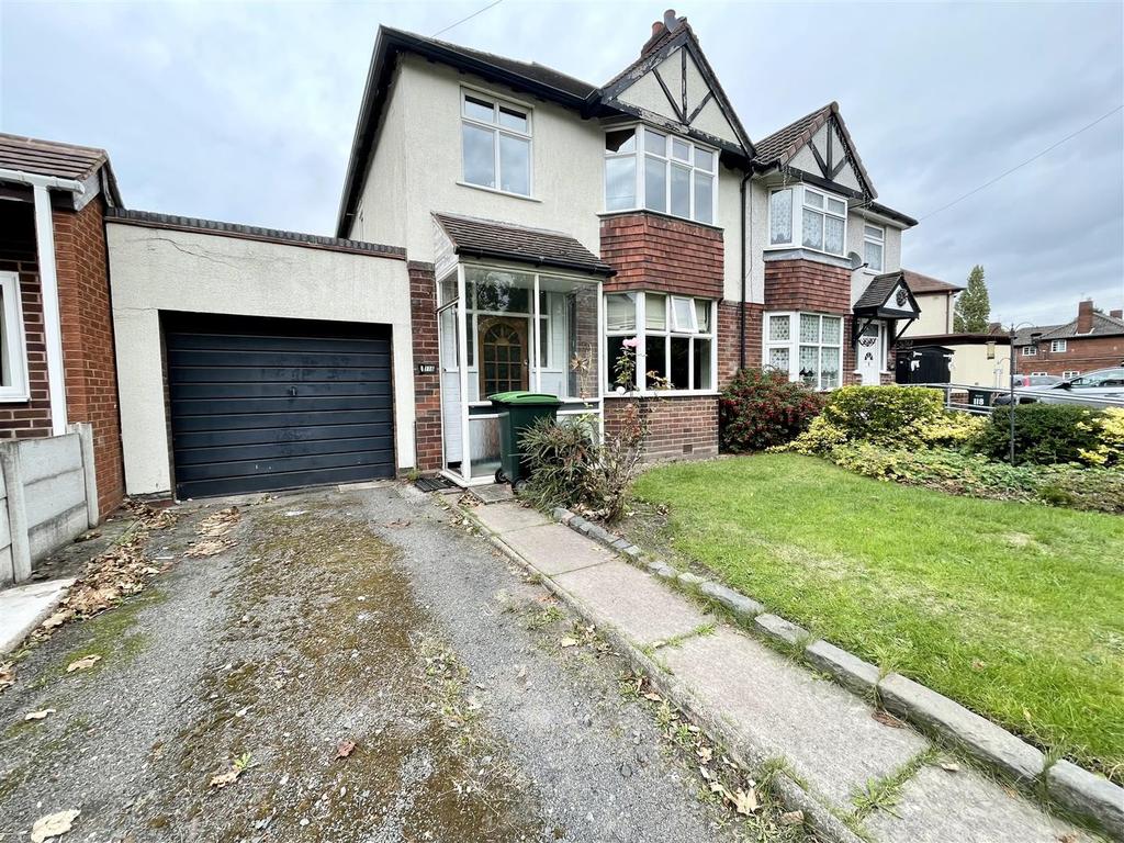 Powis Avenue, Tipton 3 bed semidetached house £210,000