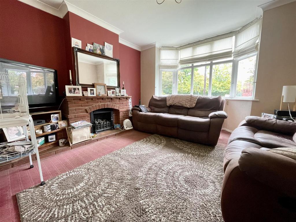 Powis Avenue, Tipton 3 bed semidetached house £210,000
