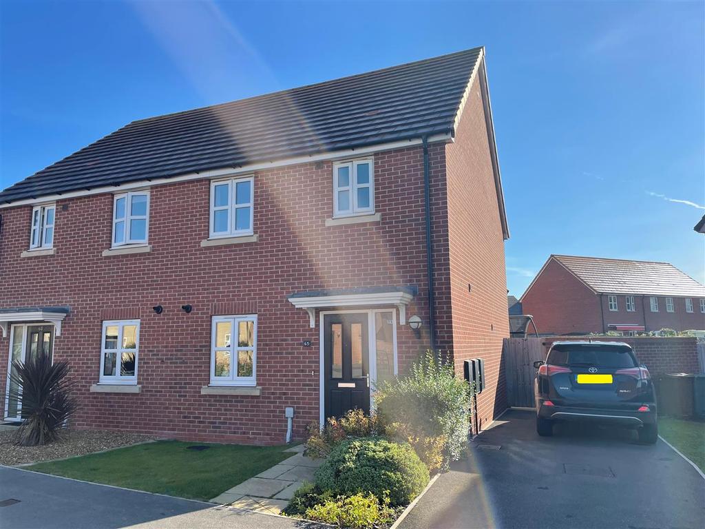 65 Amos Drive Pocklington York 3 bed semidetached house £230,000