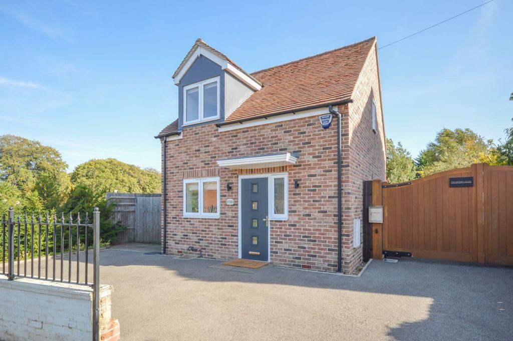 Havers Lane, Stortford 2 bed house £1,300 pcm (£300 pw)