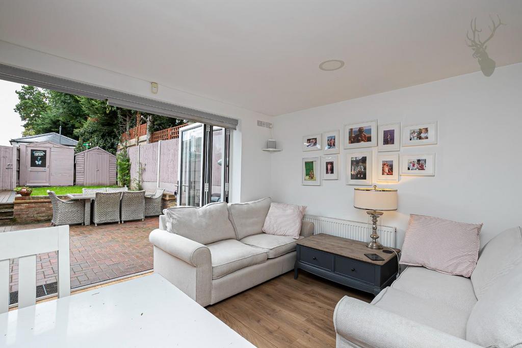 Green Glade, Theydon Bois, Epping 2 bed end of terrace house £600,000