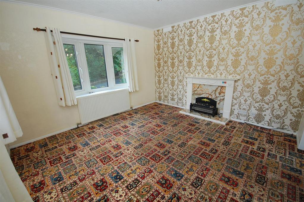 2newfielddrive LOUNGE2.JPG