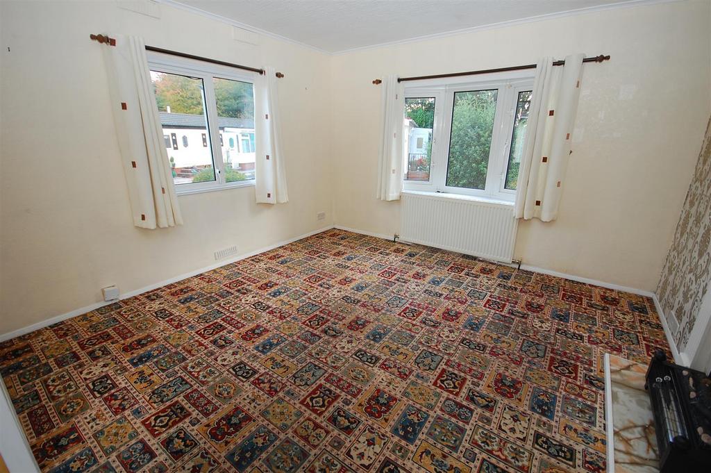 2newfielddrive LOUNGE.JPG